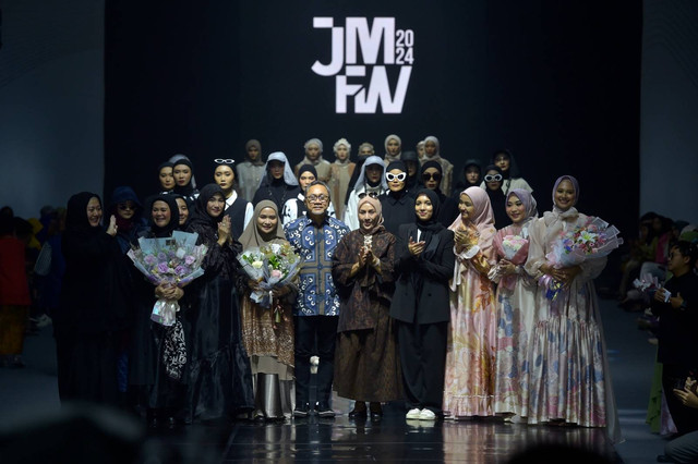 Mendag Zulhas menghadiri Jakarta Muslim Fashion Week (JMFW).