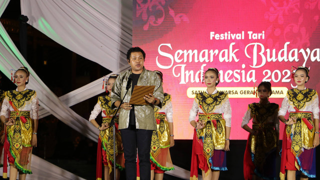 Ketua Semarak Budaya Indonesia (SBI) 2023 Apriza Rizaldi Naim, S.H. menyampaikan laporan kegiatan pada pembukaan Festival Tari Semarak Budaya Indonesia 2023 (Dok. Pribadi). 