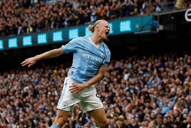 Pemain Manchester City Erling Braut Haaland berselebrasi usai mencetak gol kedua saat hadapi Brighton & Hove Albion di Etihad Stadium, Manchester, Inggris, Sabtu (21/10/2023). Foto: Action Images via Reuters/Jason Cairnduff