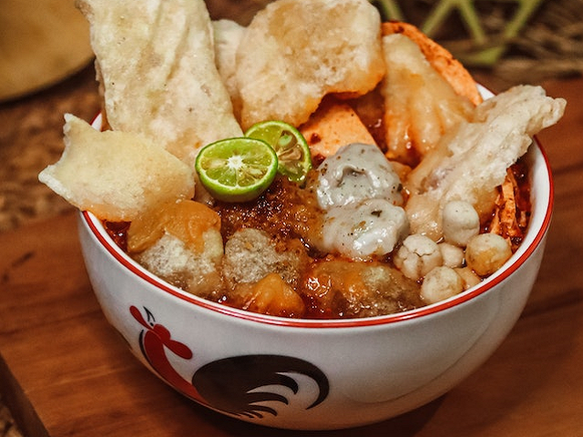 Ilustrasi contoh makanan tradisional. Sumber: pexels.com/MeggyKadamAryanto.