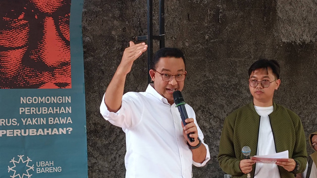 Bacapres Anies Baswedan saat di acara Desak Anies Jogja di Eternity Coffee, Kabupaten Sleman, Minggu (22/10/2023). Foto: Arfiansyah Panji Purnandaru/kumparan