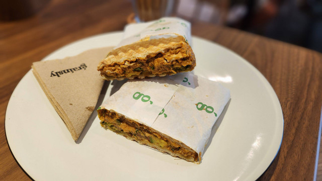 Varian baru spicy tunacado Grainsly, Wijaya, Jakarta Selatan (22/10/2023). Foto: Azalia Amadea/Kumparan