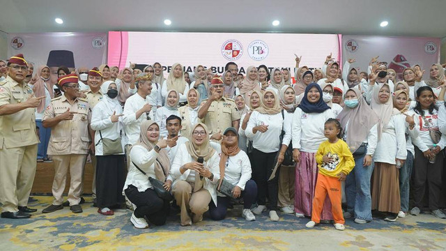 Emak-emak Pejuang Bunda Pertiwi deklarasi dukungan untuk capres Prabowo Subianto di gedung Cut Nyak Dien Buperta, Cibubur, Minggu (22/10/2023). Foto: Dok. Istimewa