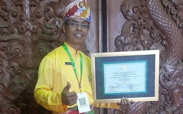 Kepsek SMAN 3 Pontianak, Moh. Ikhwan. Foto: Dok. SMAN 3 Pontianak