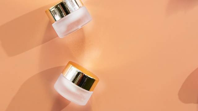 Ilustrasi Cara Cek Keaslian MS Glow. Sumber: Unsplash/Birgith Roosipuu