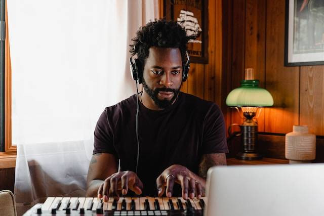Ilustrasi Generasi Z dan Budaya Pop. Foto: Unsplash.com/Soundtrap