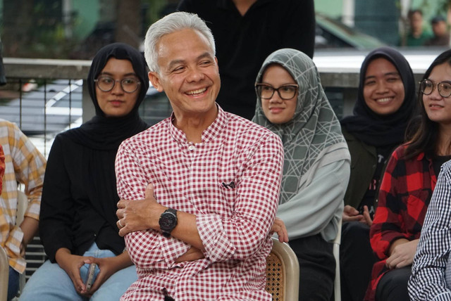 Bacapres Ganjar Pranowo di acara dialog dengan Gen Z di kawasan Blok M, Jakarta, Senin (23/10/2023). Foto: Iqbal Firdaus/kumparan