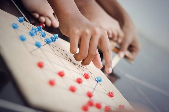 Ilustrasi cara bermain dam daman. Foto: Pixabay. 