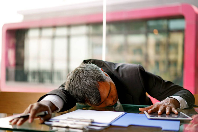 foto diambil dari https://www.shutterstock.com/id/image-photo/picture-businessman-working-hard-1579511887
