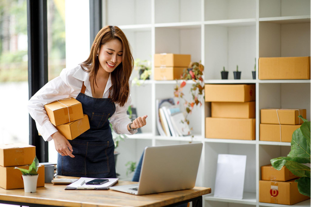 Ilustrasi pengusaha belajar digital marketing. Foto: Sutterstock. 