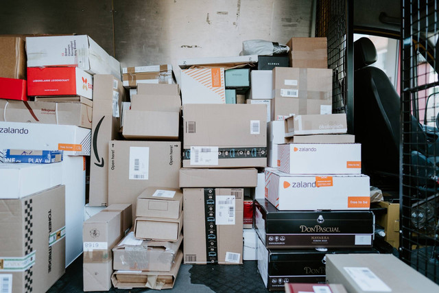 Ilustrasi cara pengembalian barang di Lazada. Foto: Unsplash