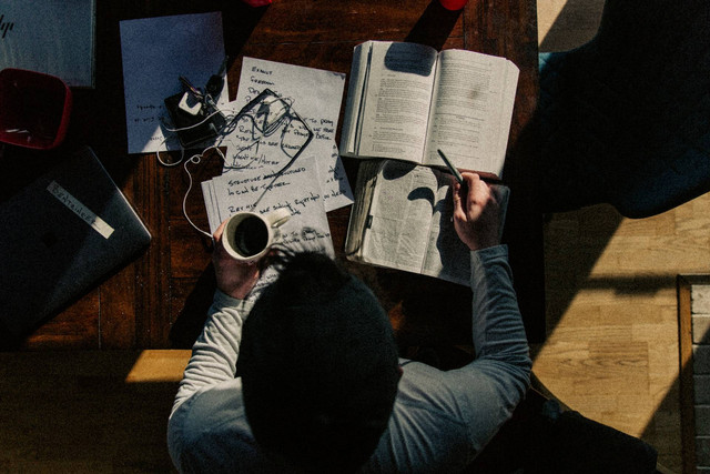 Ilustrasi Kunci Jawaban B Indo Kelas 9 Hal 60, Sumber Unsplash Jacob Bentzinger
