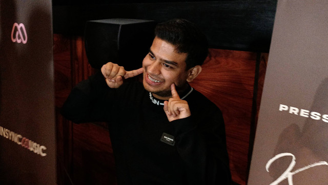 Fadil Jaidi usai rilis single baru berjudul Kalah. Foto: Aprilandika Pratama/kumparan