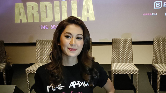 Zoe Abbas Jackson menghadiri konferensi pers Nike Ardilla The Series di Kemang Village XXI, Jakarta, Selasa (24/10/2023).  Foto: Giovanni/kumparan