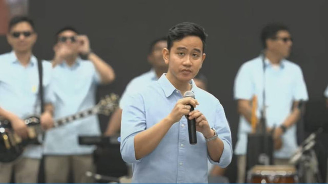 Gibran Rakabuming menyampaikan sambutan di Indonesia Arena, Senayan, Jakarta Pusat jelang pendaftaran pasangan ke KPU, Rabu (25/10/2023). Foto: Youtube/Kemenangan Indonesia Maju