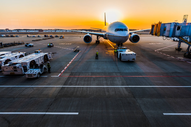 Ilustrasi Cara Check-in di Bandara. Foto: Unsplash/VOO QQQ.