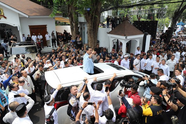 Bacapres dari Koalisi Indonesia Maju Prabowo Subianto usai mendaftarkan pencalonannya sebagai calon presiden dan wakil presiden di Kantor KPU Pusat, Jakarta, Rabu (25/10/2023). Foto: Jamal Ramadhan/kumparan