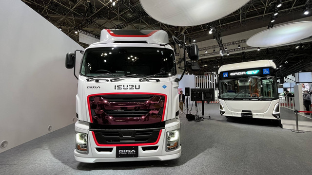 Kendaraan yang dipamerkan Isuzu di Japan Mobility Show 2023 yang digelar di Tokyo Big Sight. Foto: Muhammad Darisman/kumparan