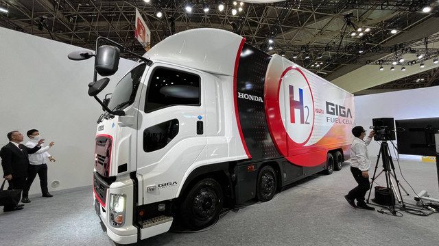 Kendaraan yang dipamerkan Isuzu di Japan Mobility Show 2023 yang digelar di Tokyo Big Sight. Foto: Muhammad Darisman/kumparan