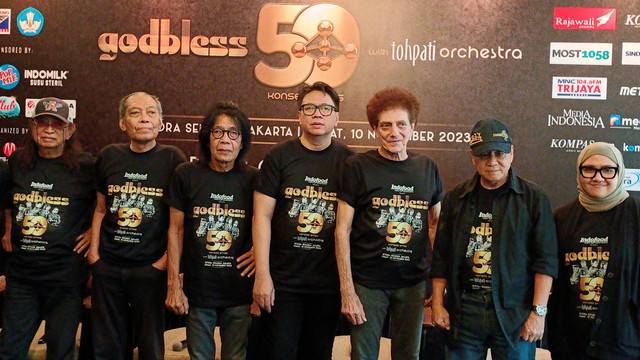 Personel grup musik God Bless usai konferensi pers jelang konser emas 50 tahun di Jakarta, Rabu (25/10/2023). Foto: Aprilandika Pratama/kumparan