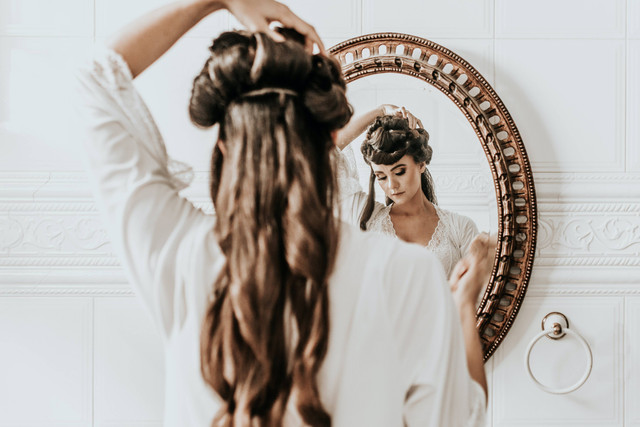 Ilustrasi Alasan Cewek Potong Rambut. Sumber: Unsplash