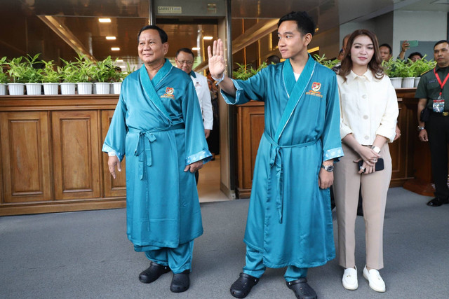Pasangan calon presiden Prabowo Subianto dan wakil presiden Gibran Rakabuming Raka menjalani tes kesehatan di RSPAD Gatot Soebroto, Jakarta, Kamis (26/10/2023). Foto: Jamal Ramadhan/kumparan