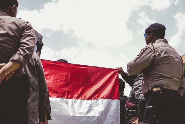 Ilustrasi Tuliskan perubahan-perubahan pada rancangan pembukaan UUD NRI, sumber: unsplash/FajarGrinanda