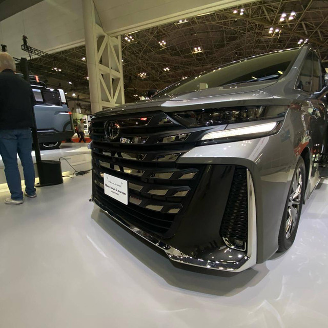 Toyota Vellfire Spacious Lounge Concept mejeng di Japan Mobility Show (JMS) 2023. Foto: Gesit Prayogi/kumparan