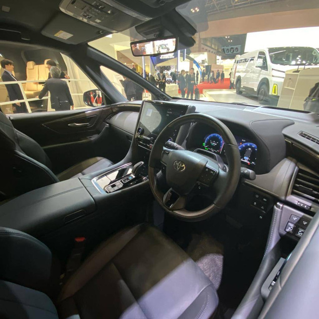 Toyota Vellfire Spacious Lounge Concept mejeng di Japan Mobility Show (JMS) 2023. Foto: Gesit Prayogi/kumparan
