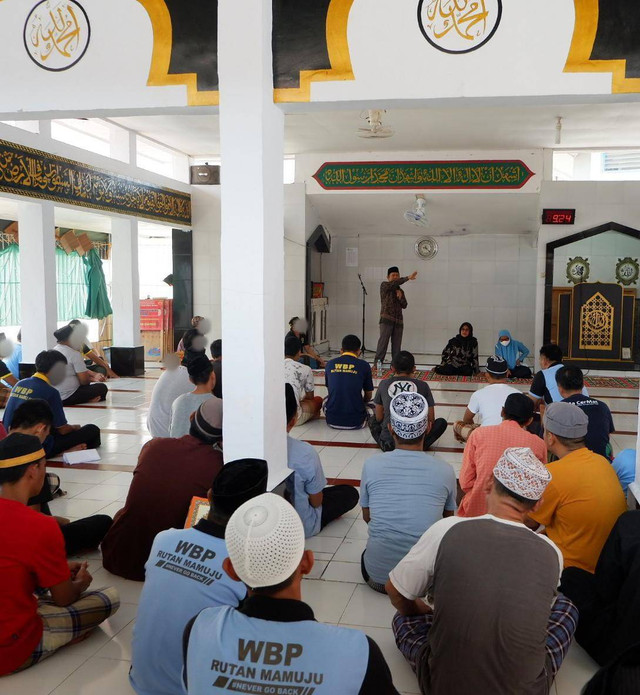 Penyuluh Kemenag Mamuju memberikan Tausiah kepada Warga Binaan
