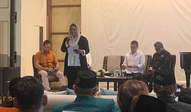 Putri Presiden ke-4 Gus Dur, Yenny Wahid Bersama Barikade Gus Dur Resmi Dukung Ganjar Pranowo-Mahfud Md di 2024.  Foto: Paulina Herasmaranindar/kumparan