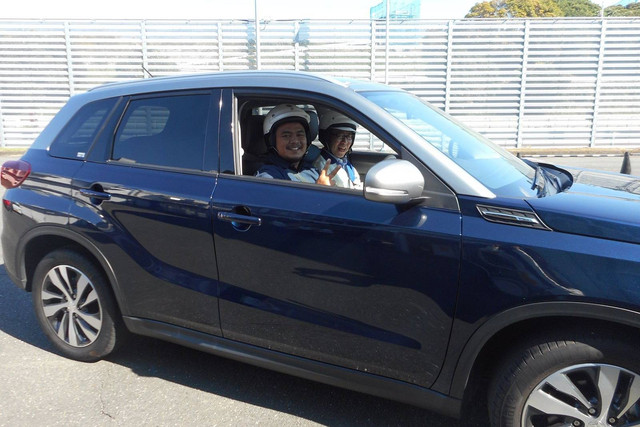 Menjajal mobil Hybrid Suzuki di Sagara Test Track, Hamamatsu, Jepang. Foto: Dok. Suzuki Motor Corporation