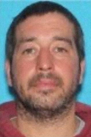 Seseorang yang diidentifikasi oleh polisi sebagai Robert Card terlihat dalam gambar selebaran ini yang dirilis pada 25 Oktober 2023. Foto: Departemen Kepolisian Lewiston Maine/Handout via Reuters