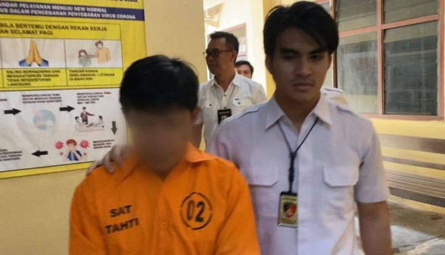 Oknum kepala pekon yang diamankan polisi. | Foto: Dok Polres Tanggamus