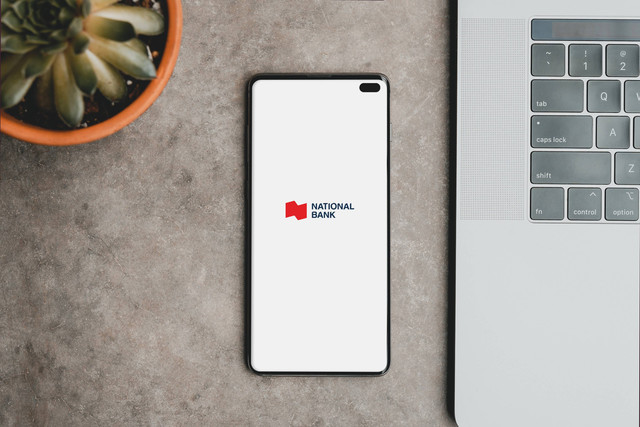 Ilustrasi Cara Melihat Transferan Masuk di M-banking BCA. Foto: Unsplash/PiggyBank.