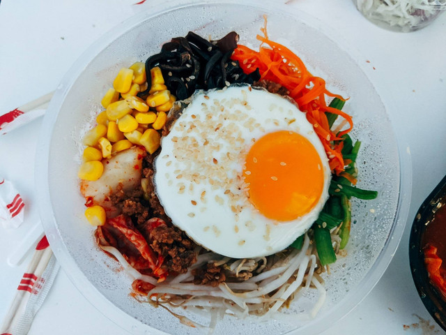 Ilustrasi Macam-macam hasil hewani, sumber: unsplash/MarkusWinkler
