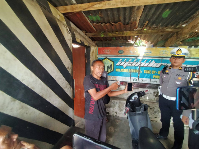AS pemilik bengkel di Puncak yang dikeluhkan pengunjung. Dok: Ist.
