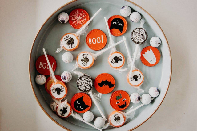 Ilustrasi puisi Hari Halloween. Sumber: Pexels/Kristina Paukshtite