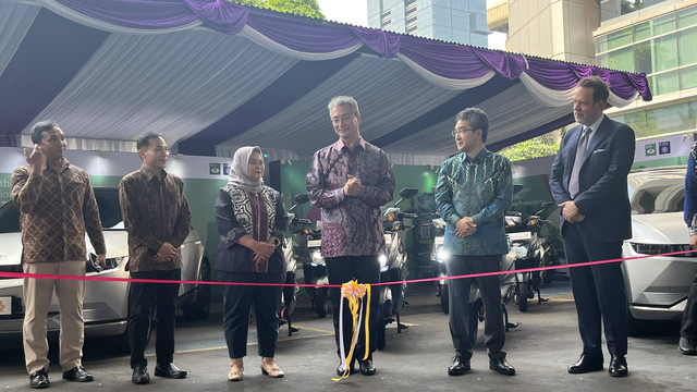 Kemenko Marves memfasilitasi kendaraan listrik untuk perusahaan farmasi, AstraZeneca. Foto: Widya Islamiati/kumparan.