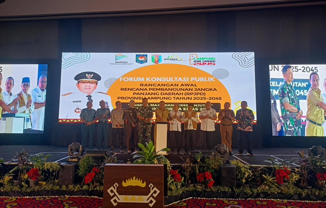 Bappeda Lampung menggelar Forum Konsultasi Publik rancangan awal RPJPD Lampung 2025-2045. | Foto : Galih Prihantoro/ Lampung Geh