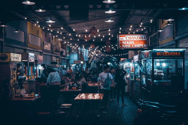 Tempat nongkrong 24 jam di Bandung, foto hanya ilustrasi: Unsplash/dapiki moto