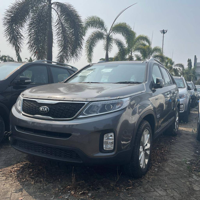 Kantor Pelayanan Utama (KPUBC) Tipe A Tanjung Priok lelang puluhan mobil Kia Sorento dan Optima. Foto: Sena Pratama/kumparan