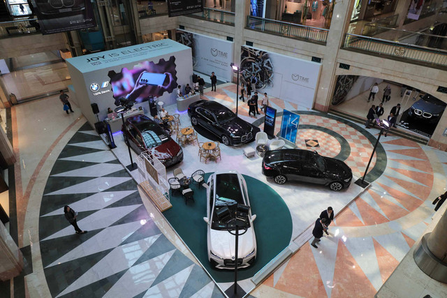 BMW Joy is Electric di Plaza Senaya, Jakarta, Rabu (1/11/2023).
 Foto: Jamal Ramadhan/kumparan