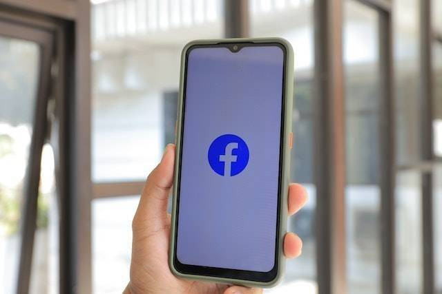 Ilustrasi cara agar Reels Facebook banyak yang nonton. Foto: pexels.com. 