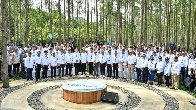Presiden Jokowi saat menghadiri Kompas 100 CEO Forum di Ibu Kota Negara (IKN) Nusantara di Penajam Paser Utara, Kalimantan Timur, Kamis (2/11/2023). Foto: Vico/Biro Pers Sekretariat Presiden