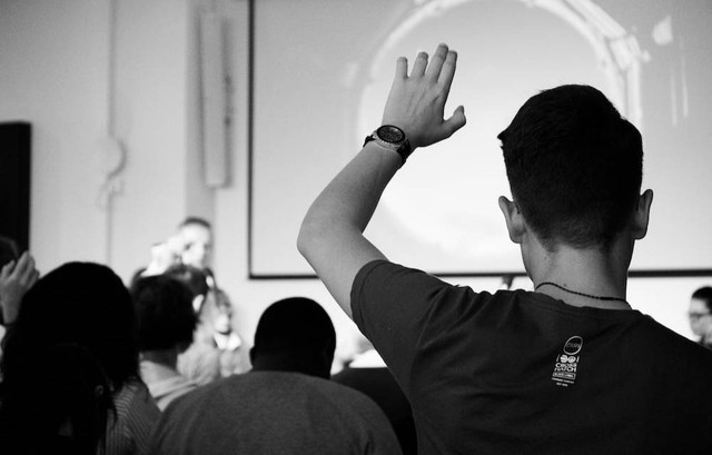 Ilustrasi Mengapa Kita Harus Memberikan Pendapat saat Bermusyawarah  Sumber Unsplash/Felicia Buitenwerf