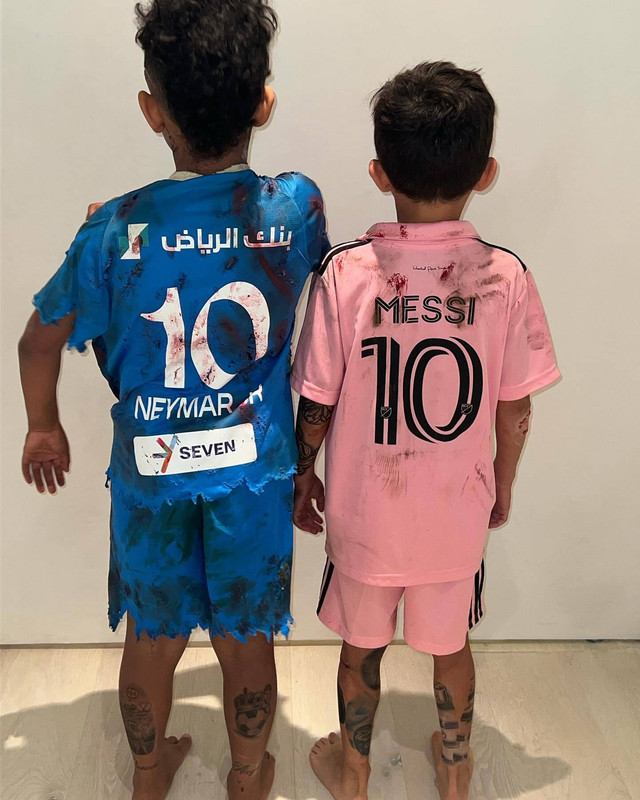 Anak Kim Kardashian, Saint West, pakai kostum Halloween yang mirip dengan anak-anak korban perang di Gaza. Foto: Instagram/@kimkardashian