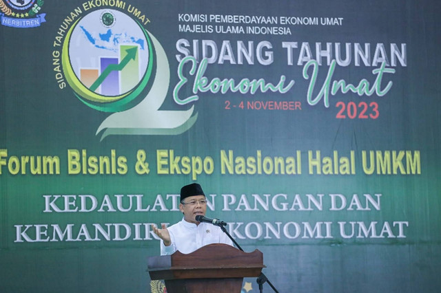 Plt Ketum PPP Mardiono membuka kegiatan Sidang Tahunan Ekonomi Umat 2023, dalam forum bisnis dan expo nasional halal UMKM, di Gedung Serbaguna 2 Asrama Haji, Pondok Gede, Jakarta Timur, Kamis (2/11/2023). Foto: Dok. Istimewa