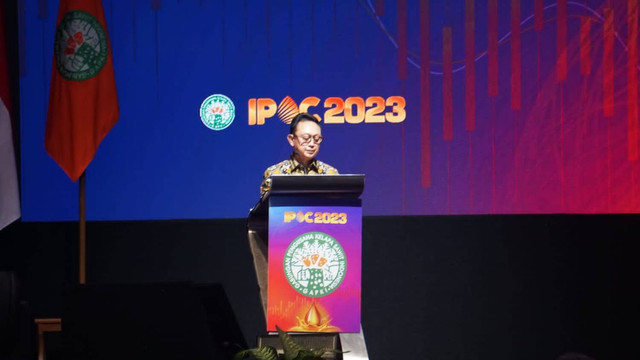 vKetua Umum Gabungan Pengusaha Kelapa Sawit Indonesia (Gapki) Eddy Martono di pagelaran Indonesian Palm Oil Conference (IPOC) 2023 di Hotel Westin Bali, Kamis (2/11). dok. GAPKI 