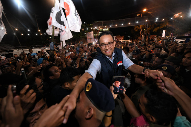 Anies Baswedan ngopi bareng masyarakat di Kawan Kofie, Tebing Tinggi, Sumut, Kamis (2/11/2023). Foto: Dok. Istimewa